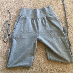 Lululemon gray cropped sweatpants with ties